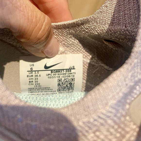 Nike Epic React Flyknit 2 in moon particle with teal tint, women’s size 6 - Picture 9 of 15